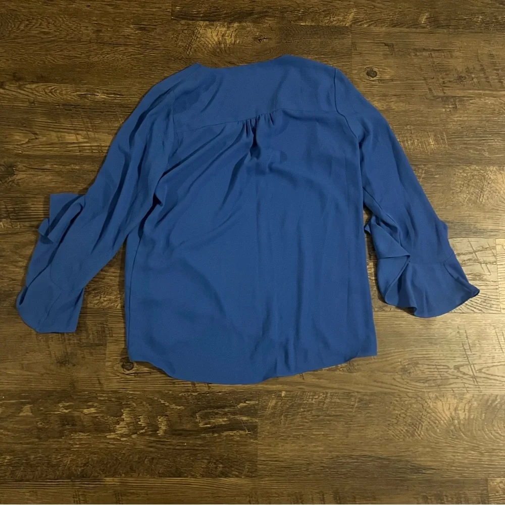 Vince Camuto Elegant Blue Women's Top frilly sleeve small Royal - Picture 4 of 4